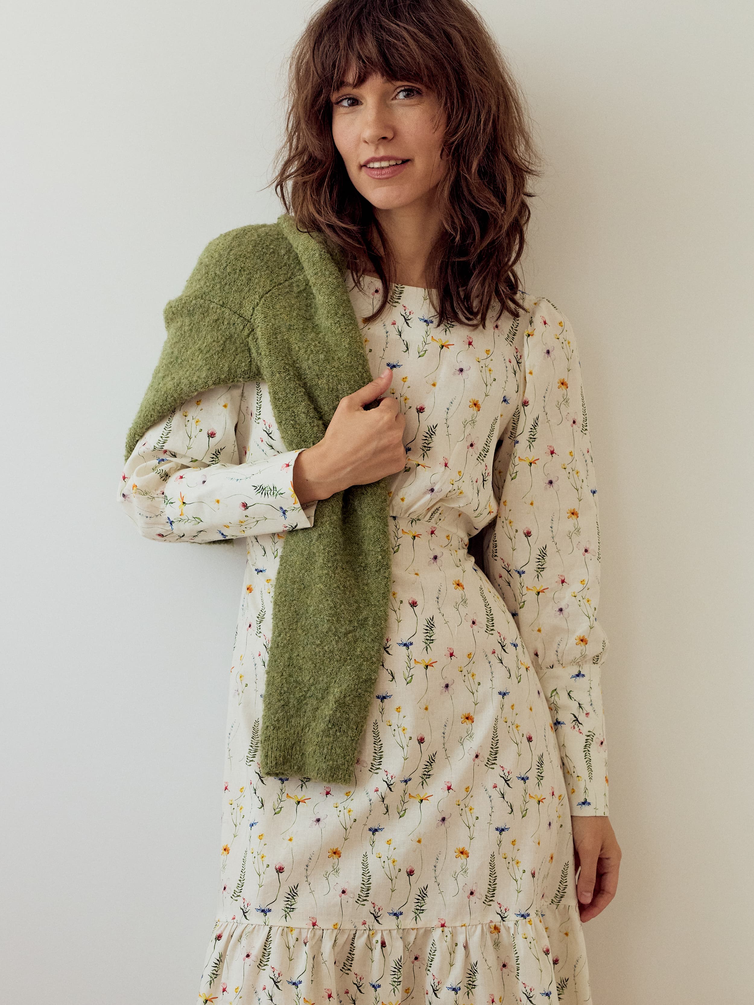 Платье с широкими манжетами