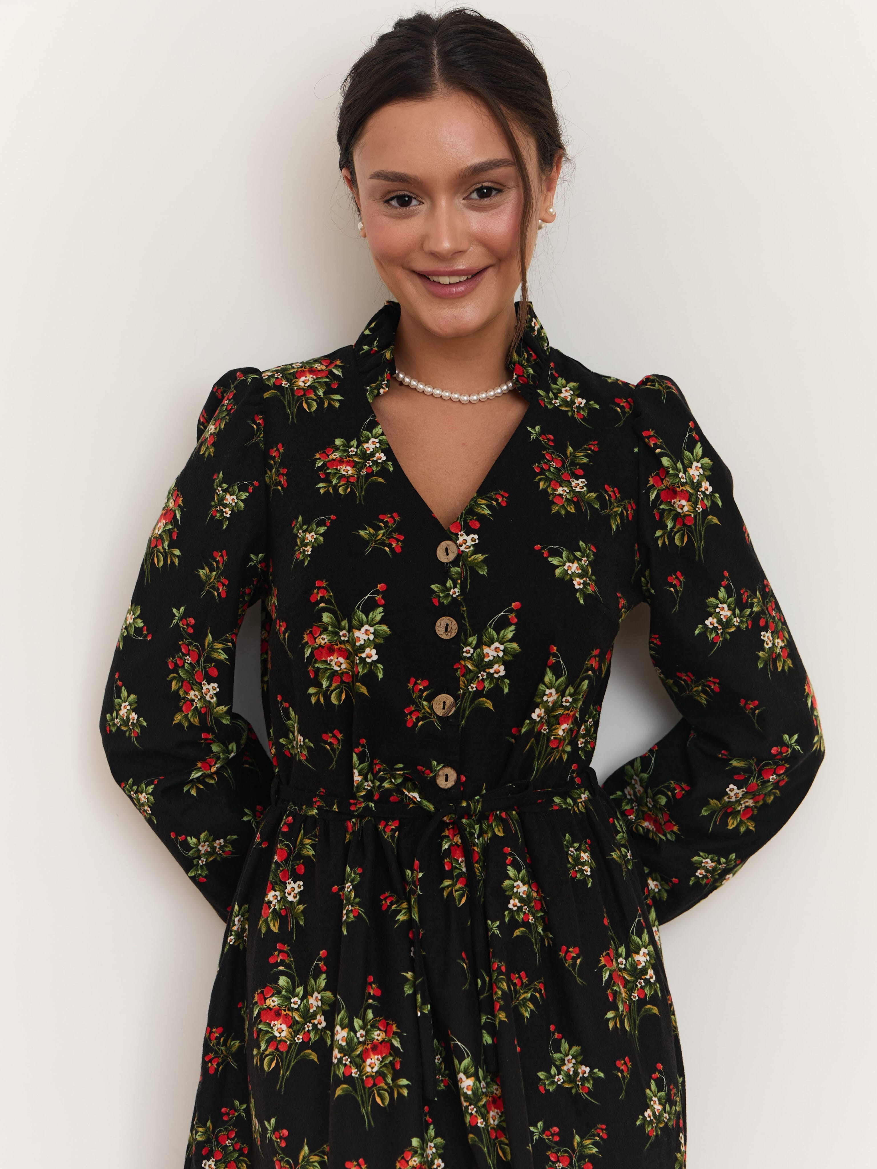 Платье с воротником стойкой. Фото 1