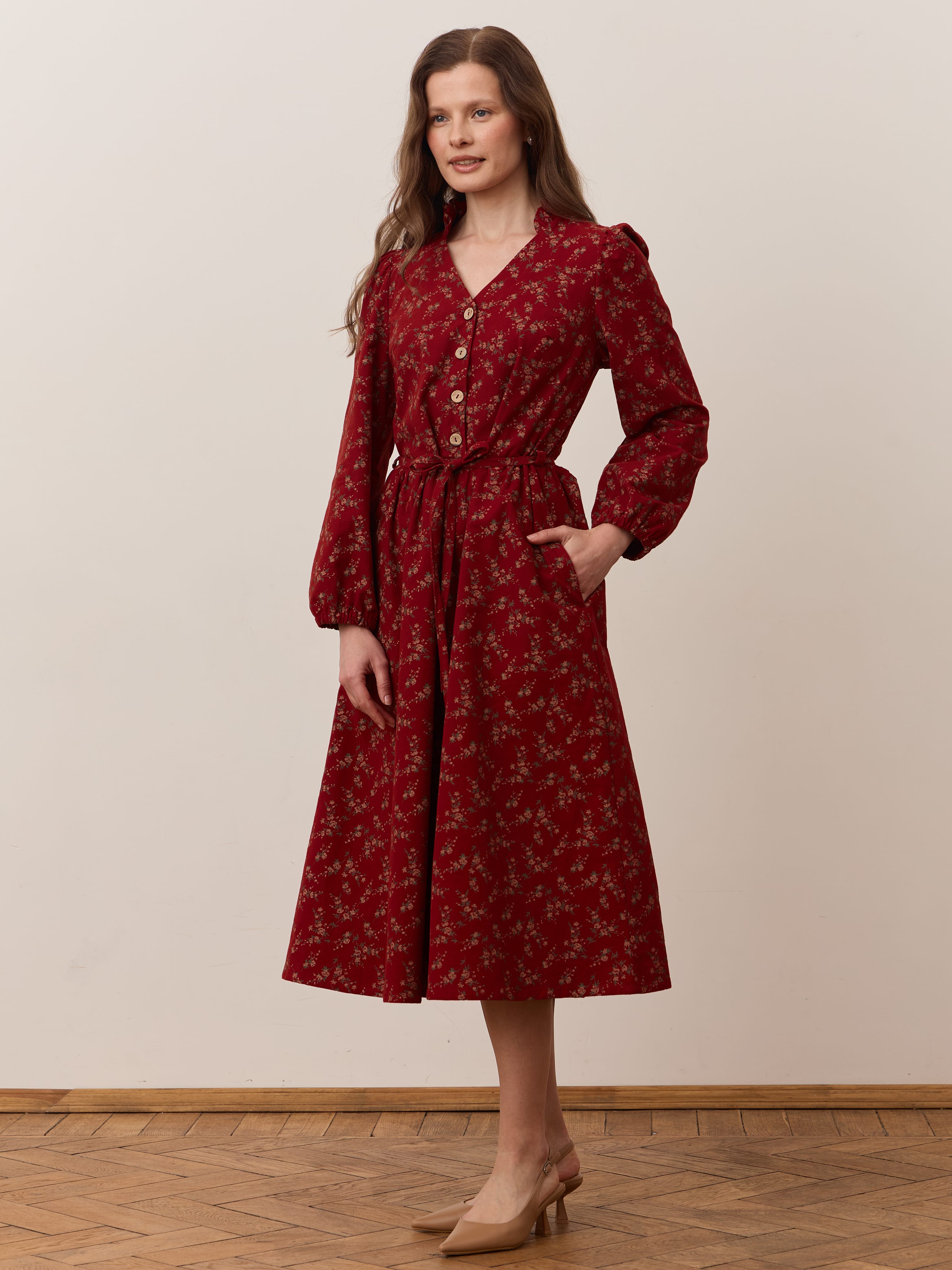 Платье с воротником стойкой. Фото 1