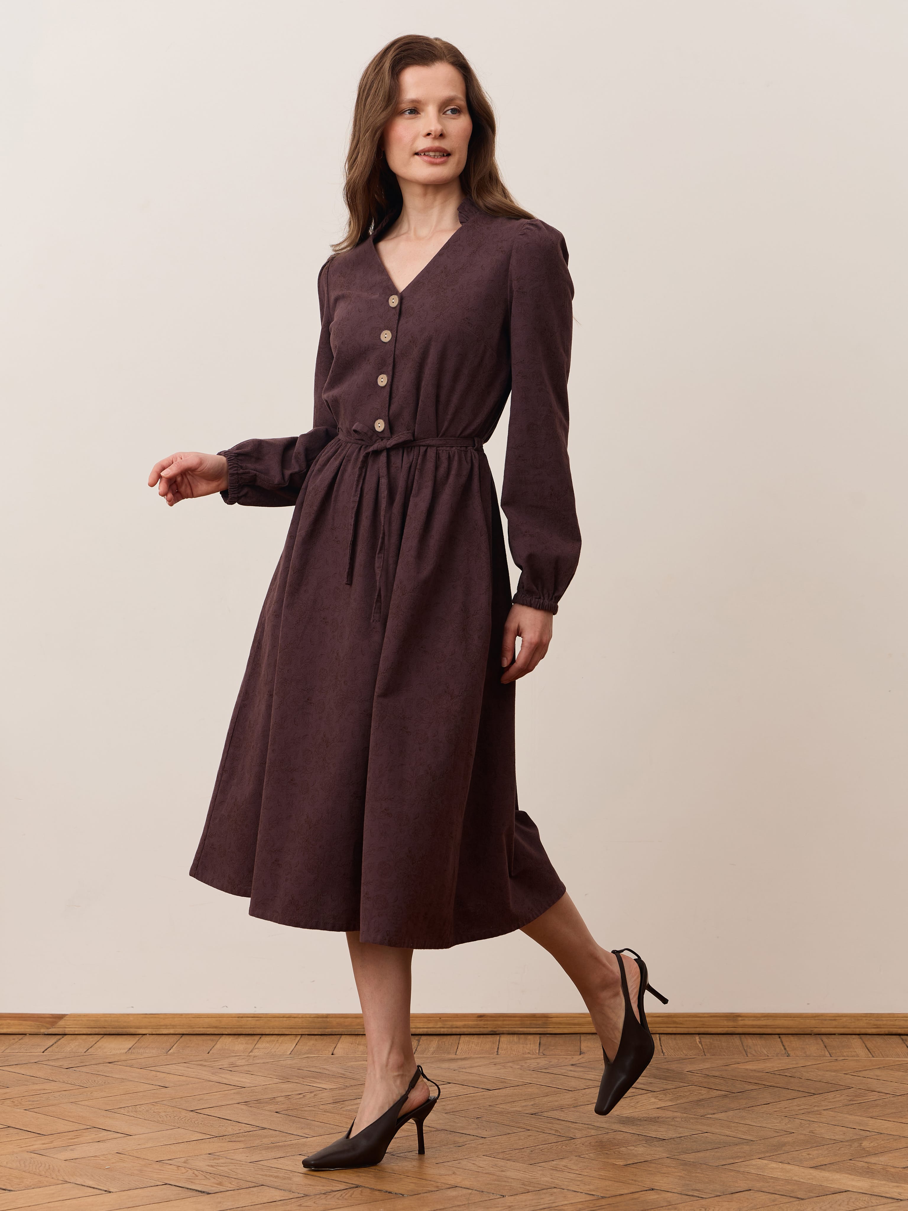 Платье с воротником стойкой. Фото 1