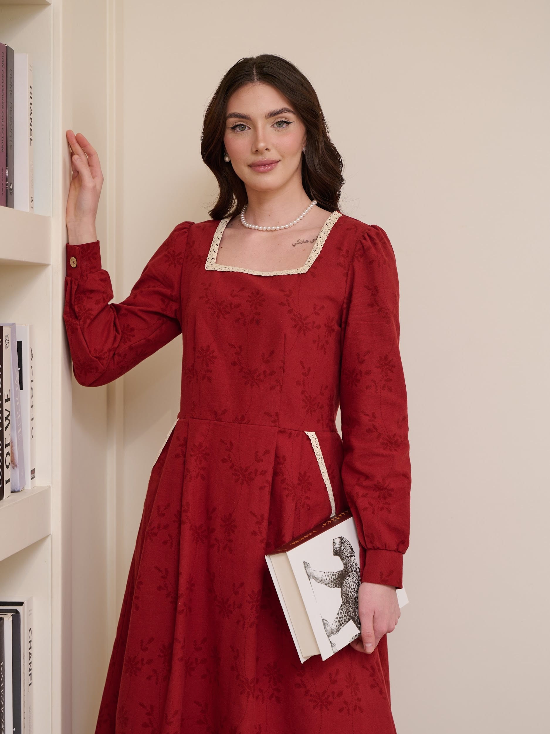 Платье с квадратным вырезом. Фото 1