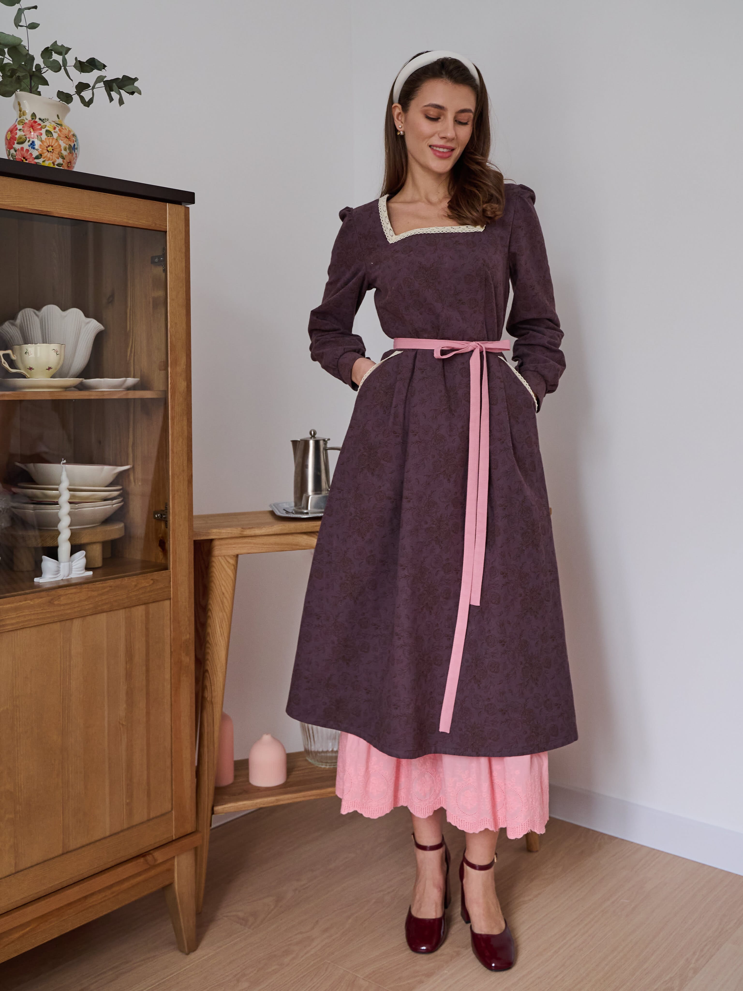 Платье с квадратным вырезом. Фото 1