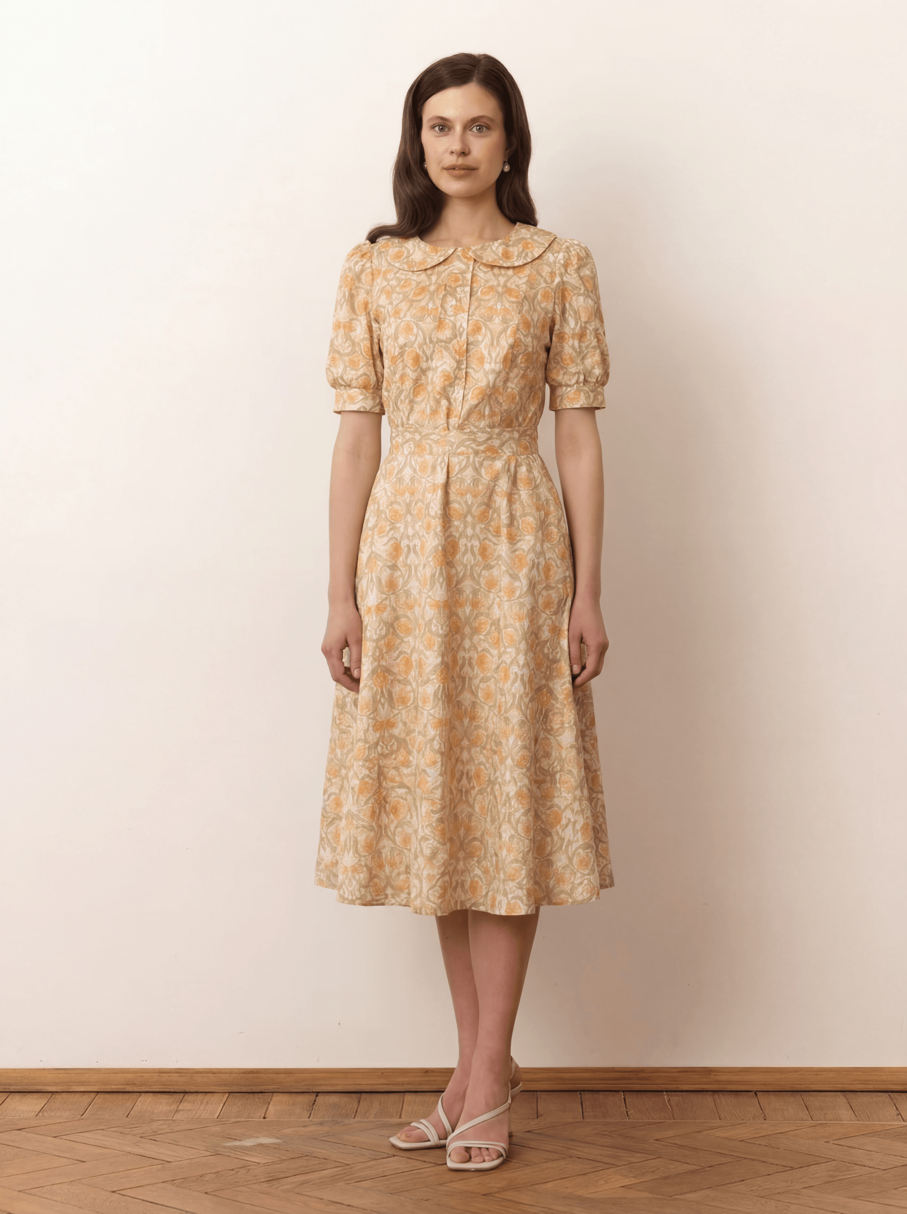 Платье с отложным воротником. Фото 1