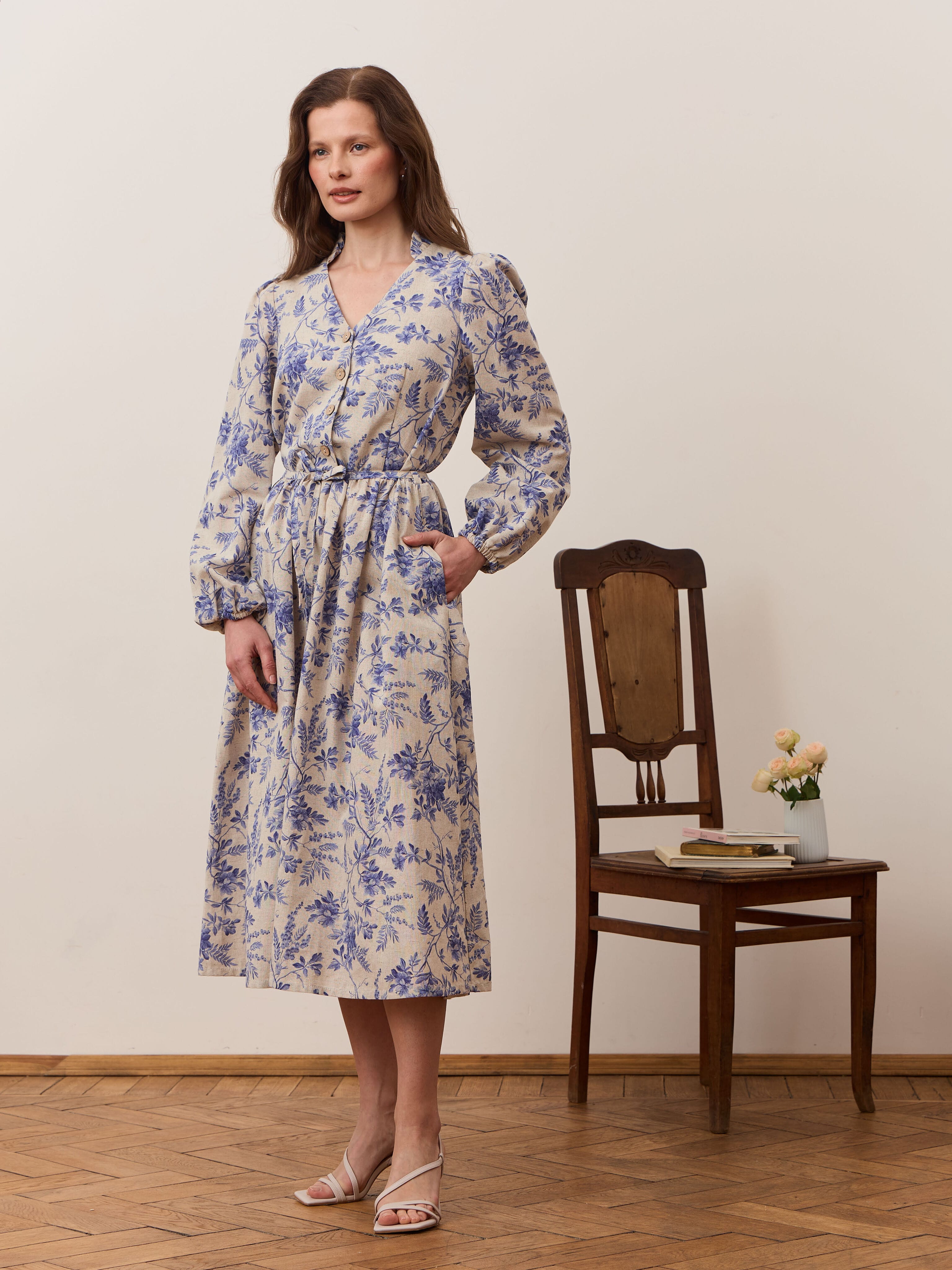 Платье с воротником стойкой. Фото 1